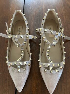 Valentino Nude/Pale Pink Rockstud Pointed-Toe Flats